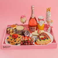 7. 🍓✨ Bandeja “Brindis con Encanto RD 9,900