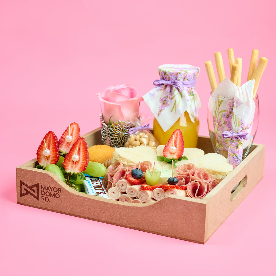 1 Bandeja Clásica Rosa – Edición Especial Día de las Madres 1  RD 4600