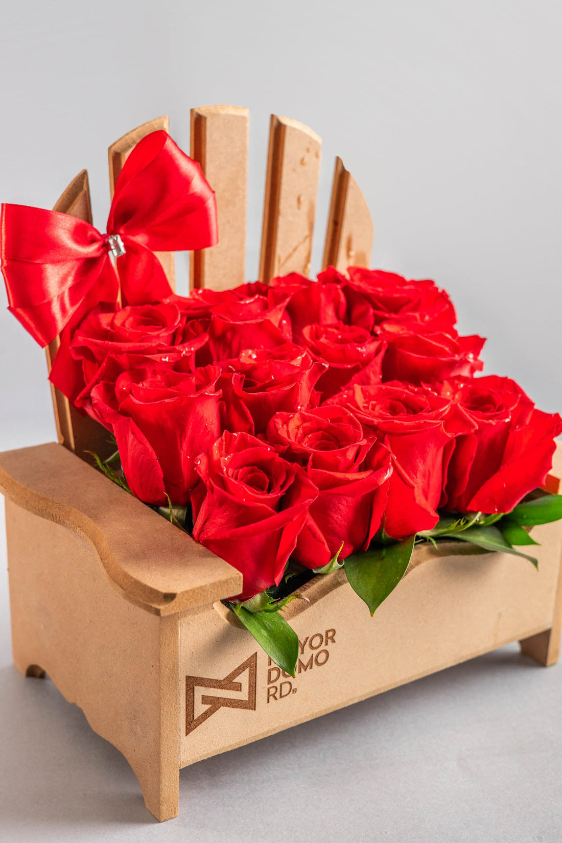 Arreglo de 12  Mayordomos RD 4,950  Rosas Rojas