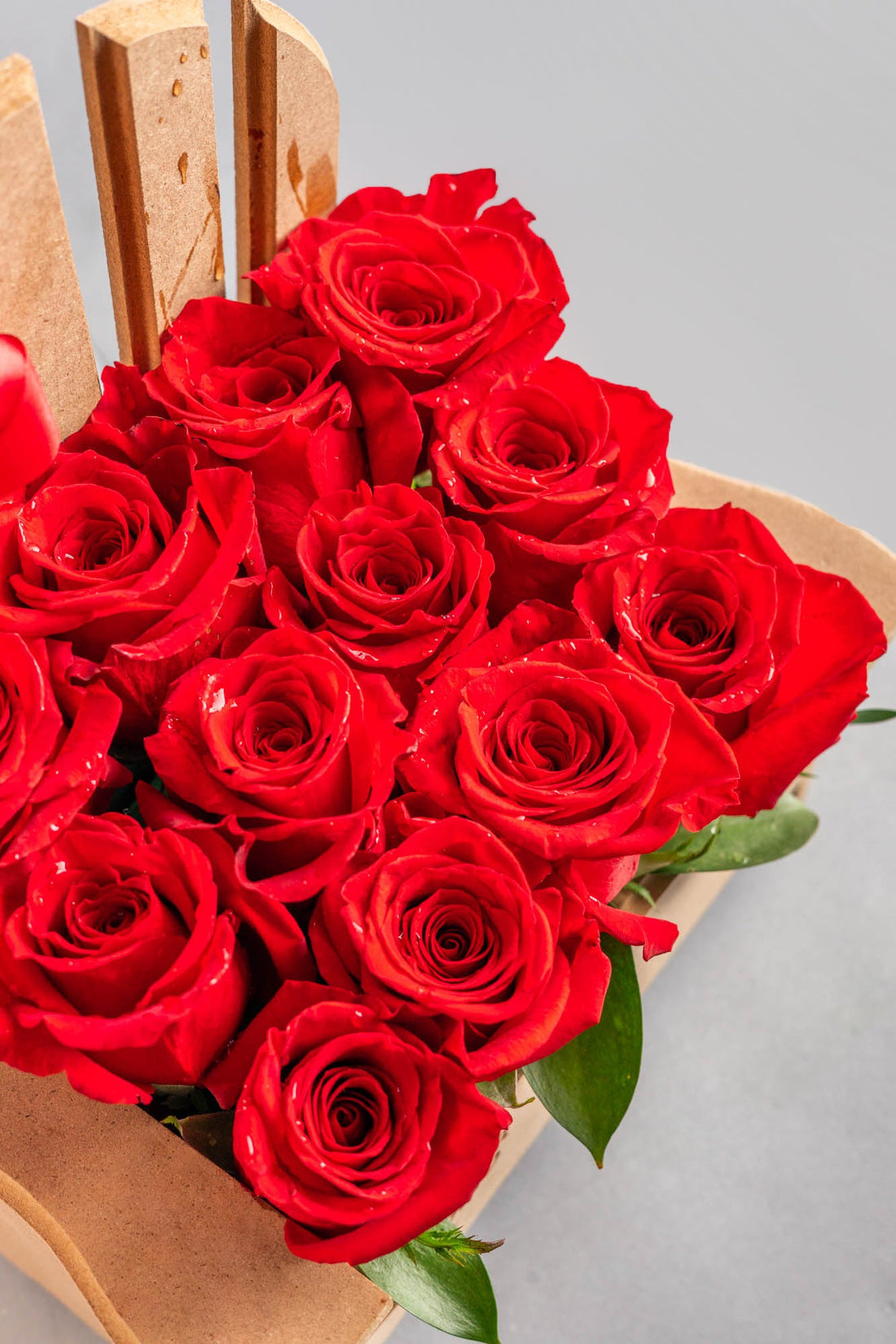 Arreglo de 12  Mayordomos RD 4,950  Rosas Rojas