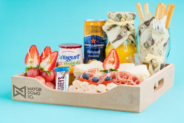 3. Bandeja Especial 3 RD 4,250 (con arreglo de globos)