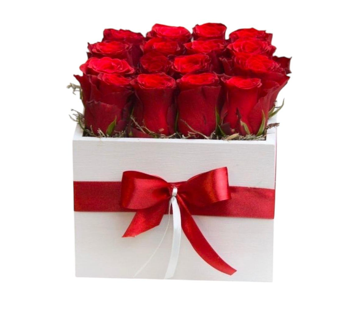 8. Bandeja “Rosa Glam" RD 11,800