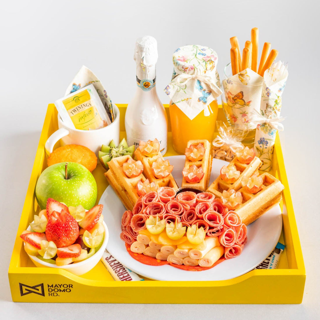 8. 🎀 Bandeja “Delicias con Encanto”  RD 6,800