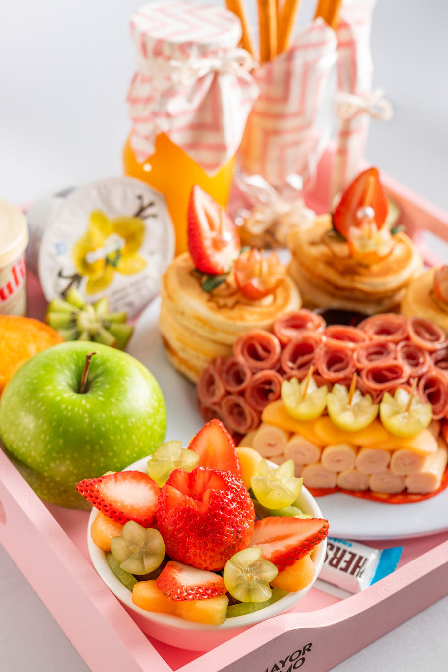 5. 🥞 Bandeja “DELUXE  RD 5,900