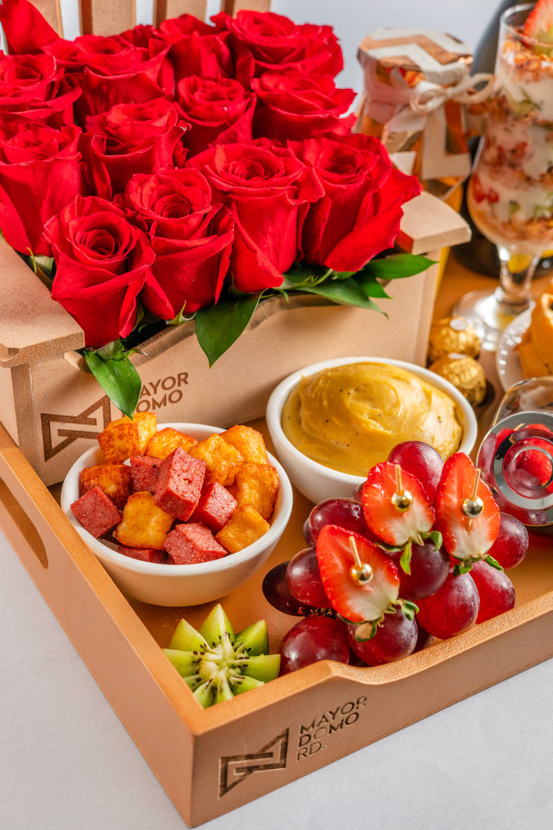 12. Bandeja de Lujo "Amor Encantado" RD 14,000