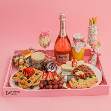 7. 🍓✨ Bandeja “Brindis con Encanto  RD 9,900